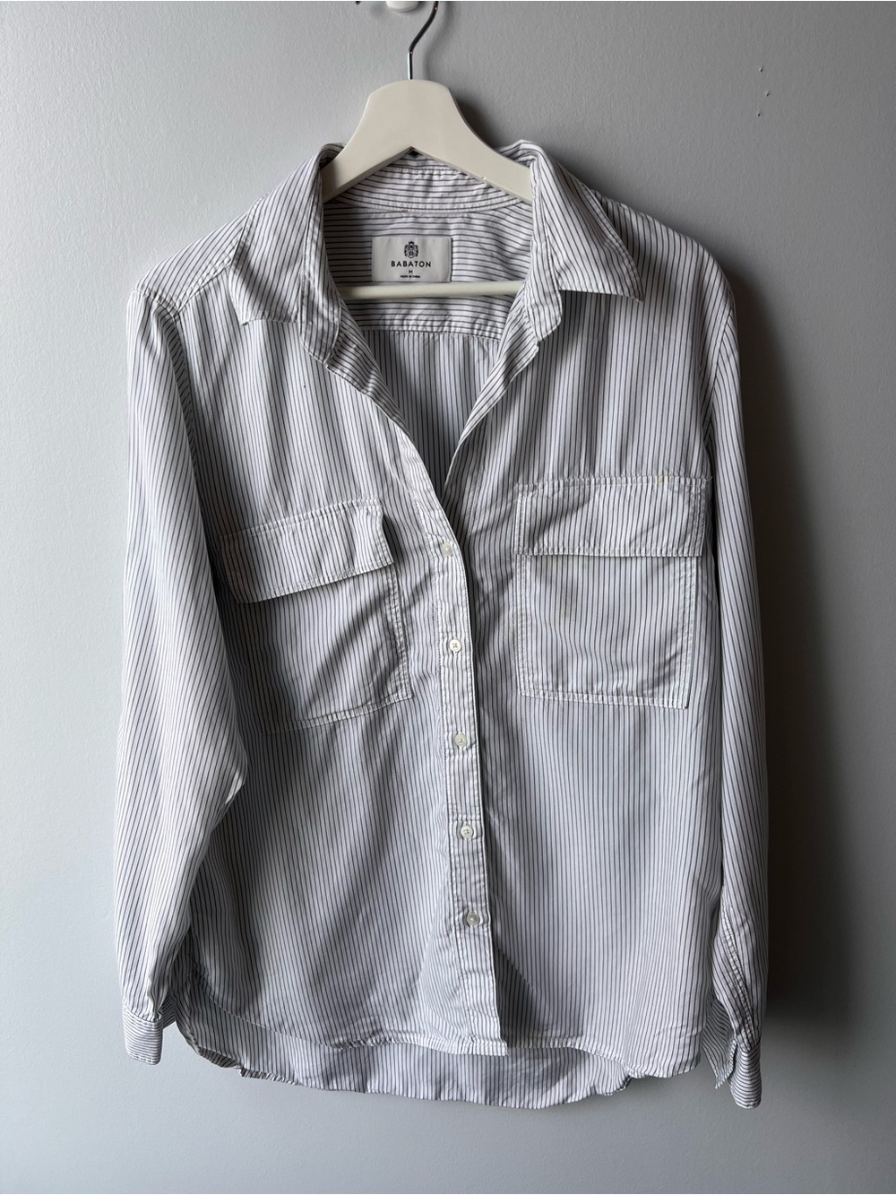 ARITZIA Babaton Light Gray White Pinstripe Casual Button-Down Shirt Women’s